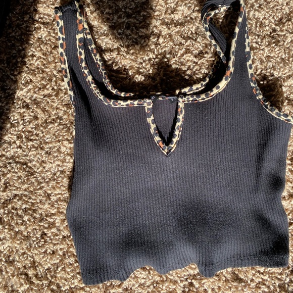 black top w cheetah print accent - Picture 2 of 3